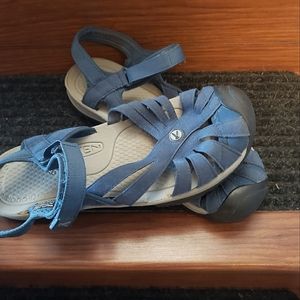 KEEN ladies size 11 sandals